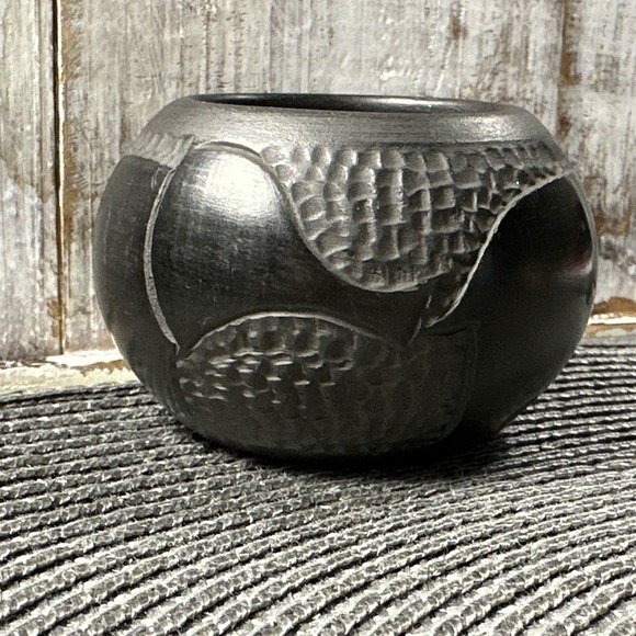 Native American Santa Clara Pottery Vase Black On Black Elephant Silhouette - Picture 7 of 16